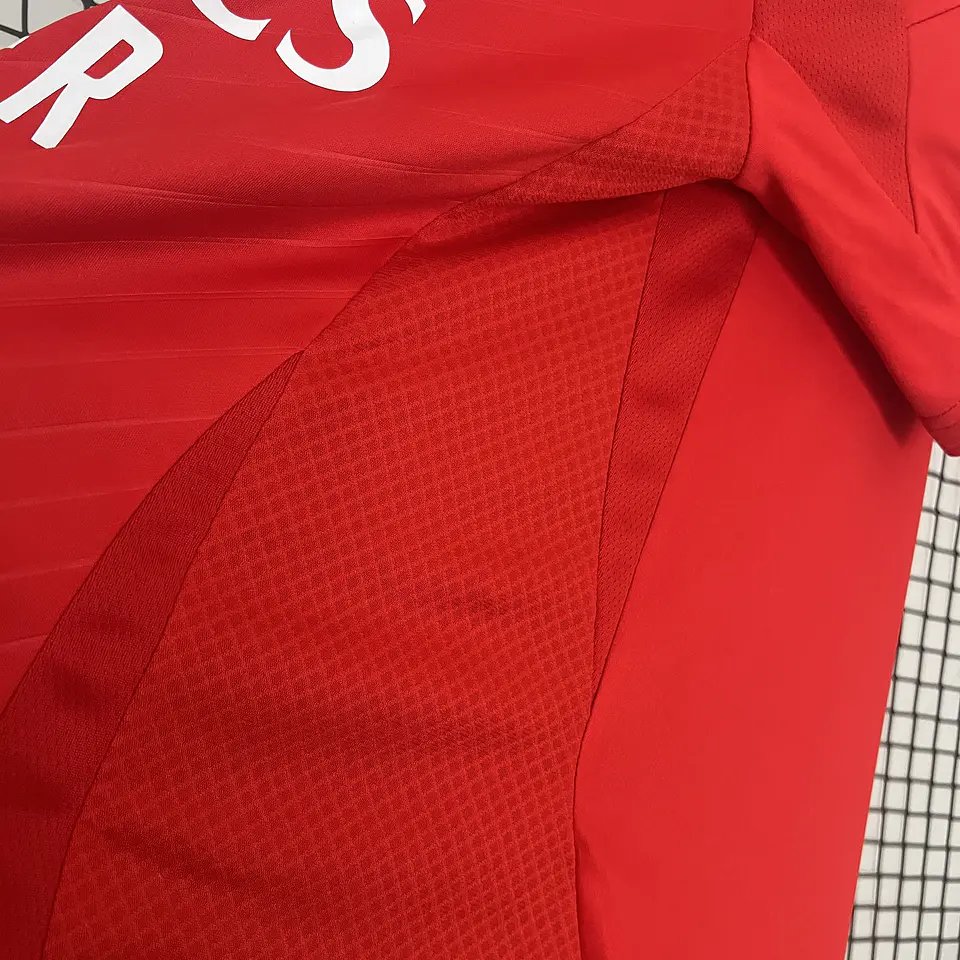 SL Benfica - Equipamento Principal 24/25 9