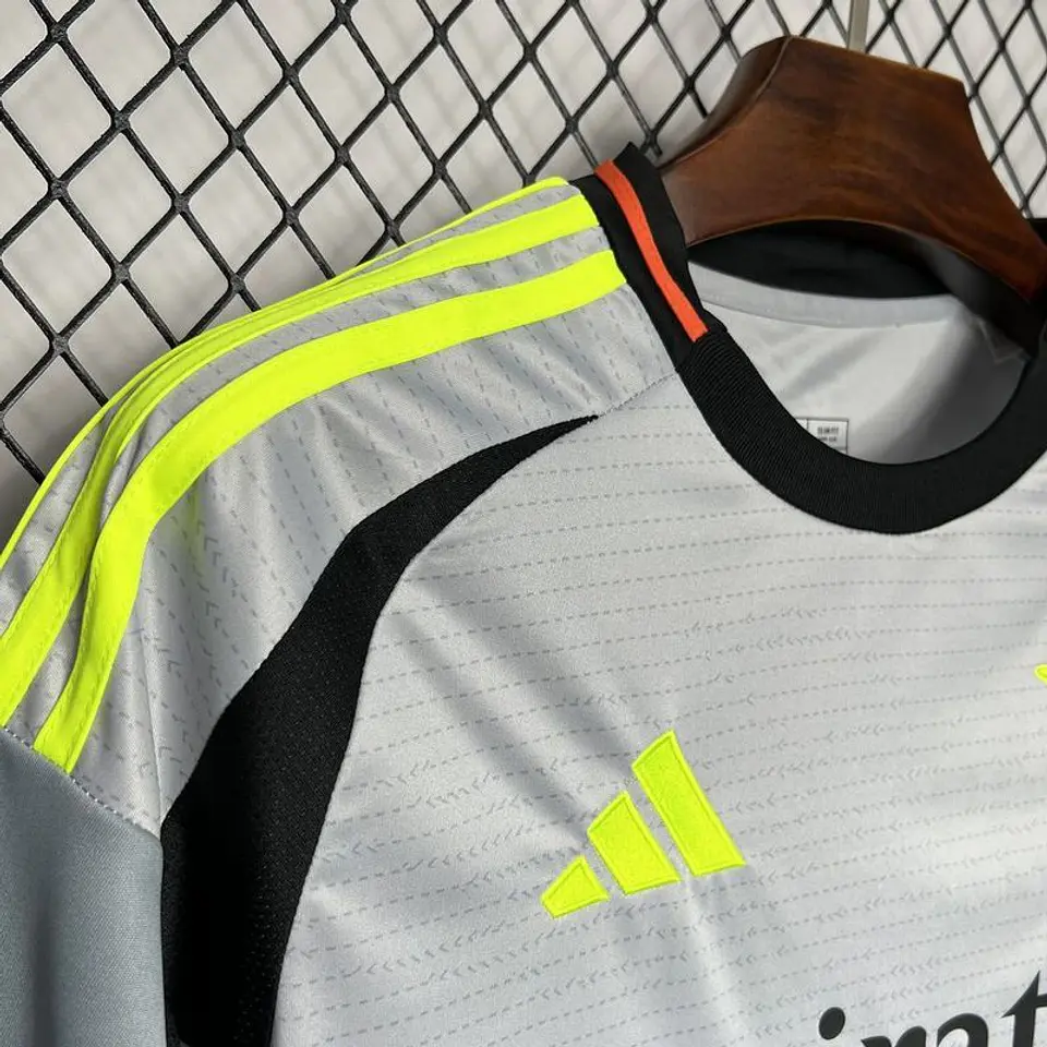 SL Benfica - Equipamento Alternativo 24/25 6