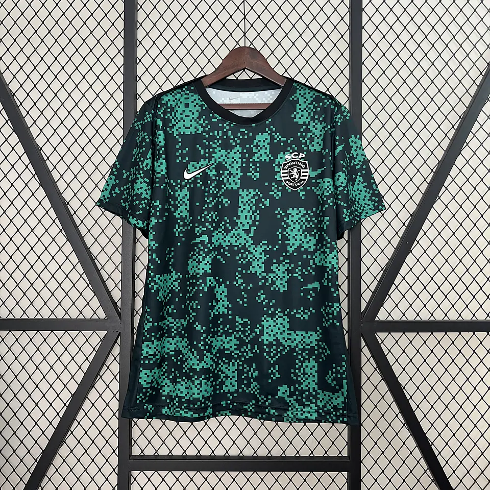 Sporting CP - Equipamento de aquecimento 24/25 1