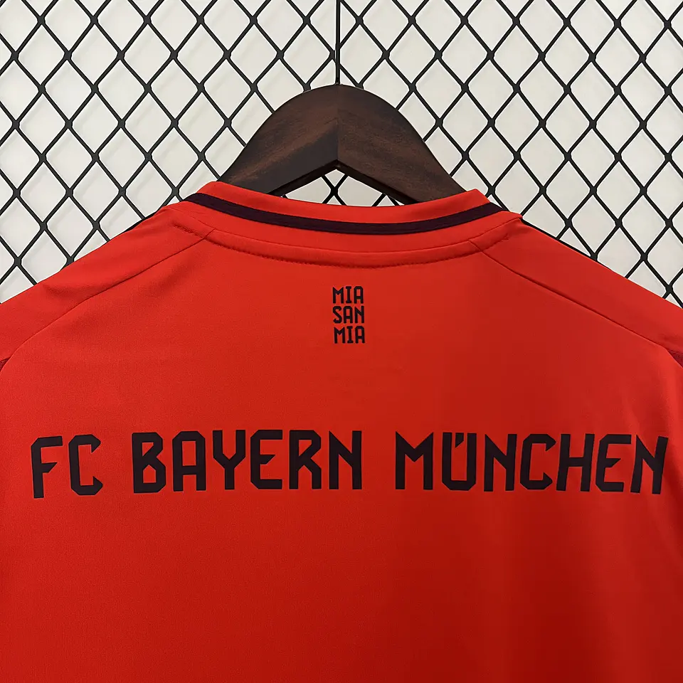 Bayern Munique - Equipamento Principal 24/25 2