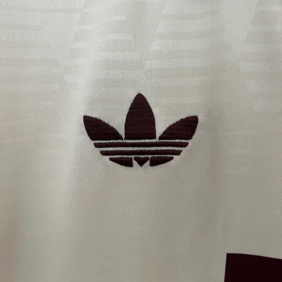 Bayern Munique - Equipamento Alternativo 24/25 3