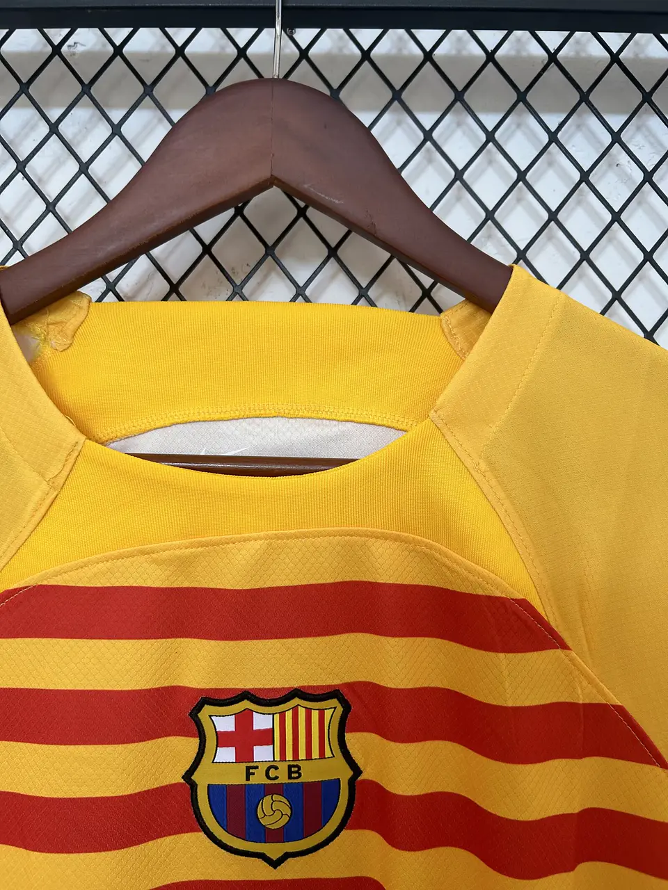 Barcelona - Quarto Equipamento 24/25 5
