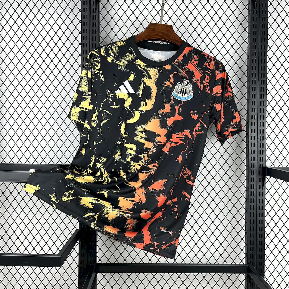 Newcastle - Camisola de Aquecimento 25/26 1