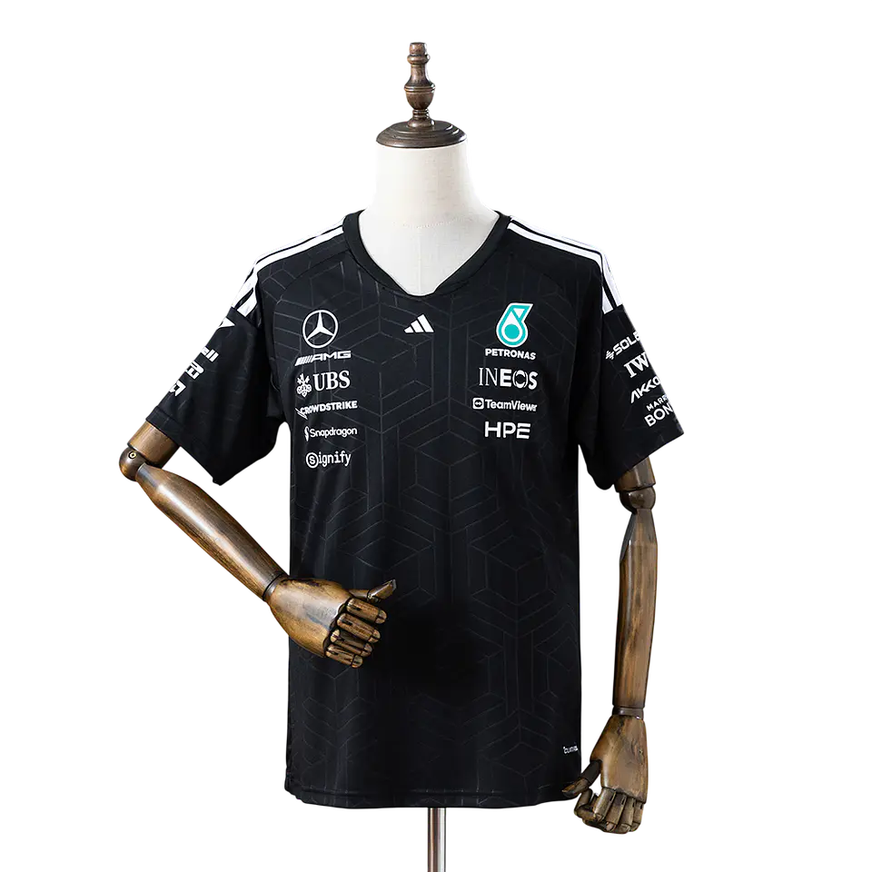 Mercedes AMG - Camisola Preta Versão Piloto 2026 1