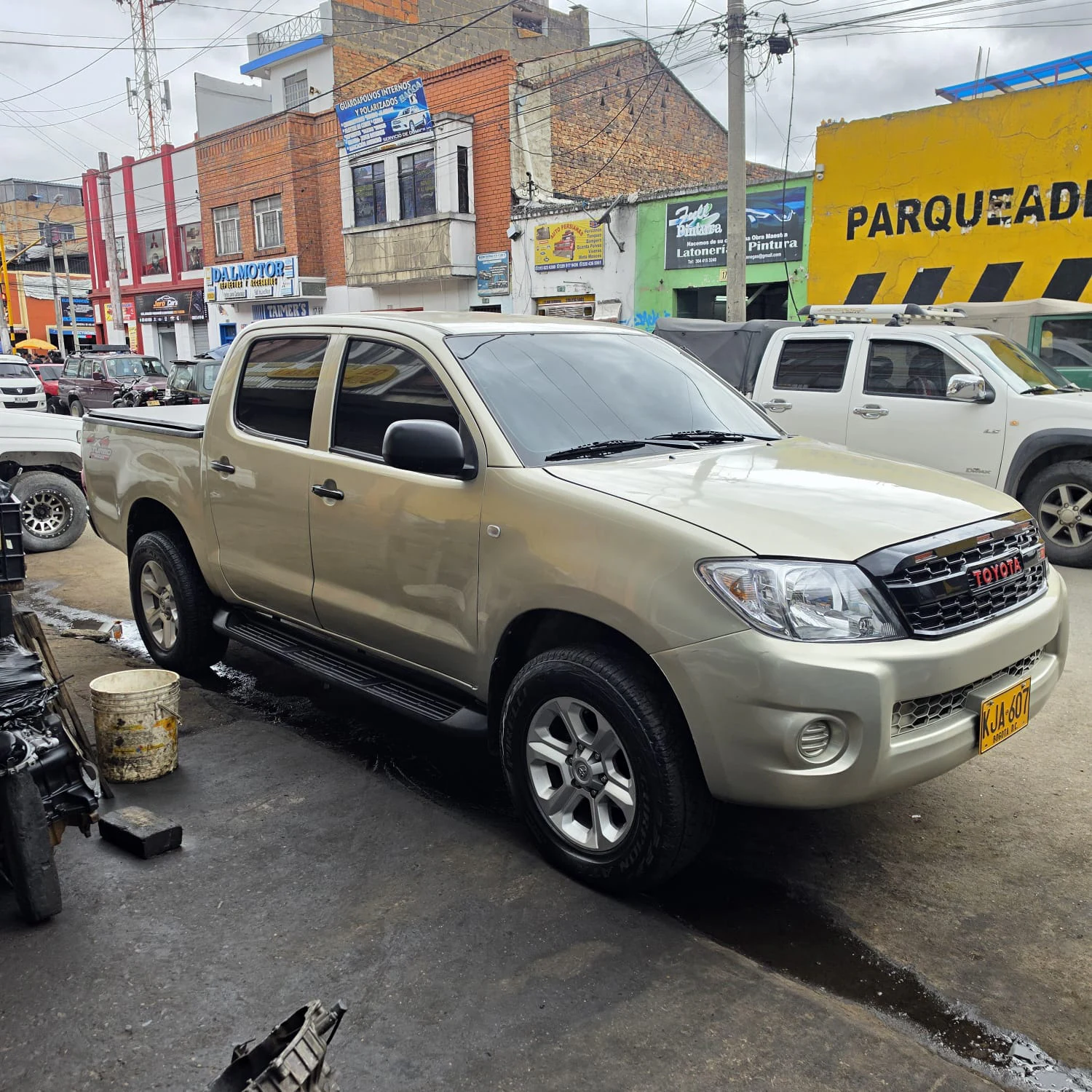 TOYOTA HILUX 2011 2.5 DIÉSEL 4X4 MECÁNICA 2