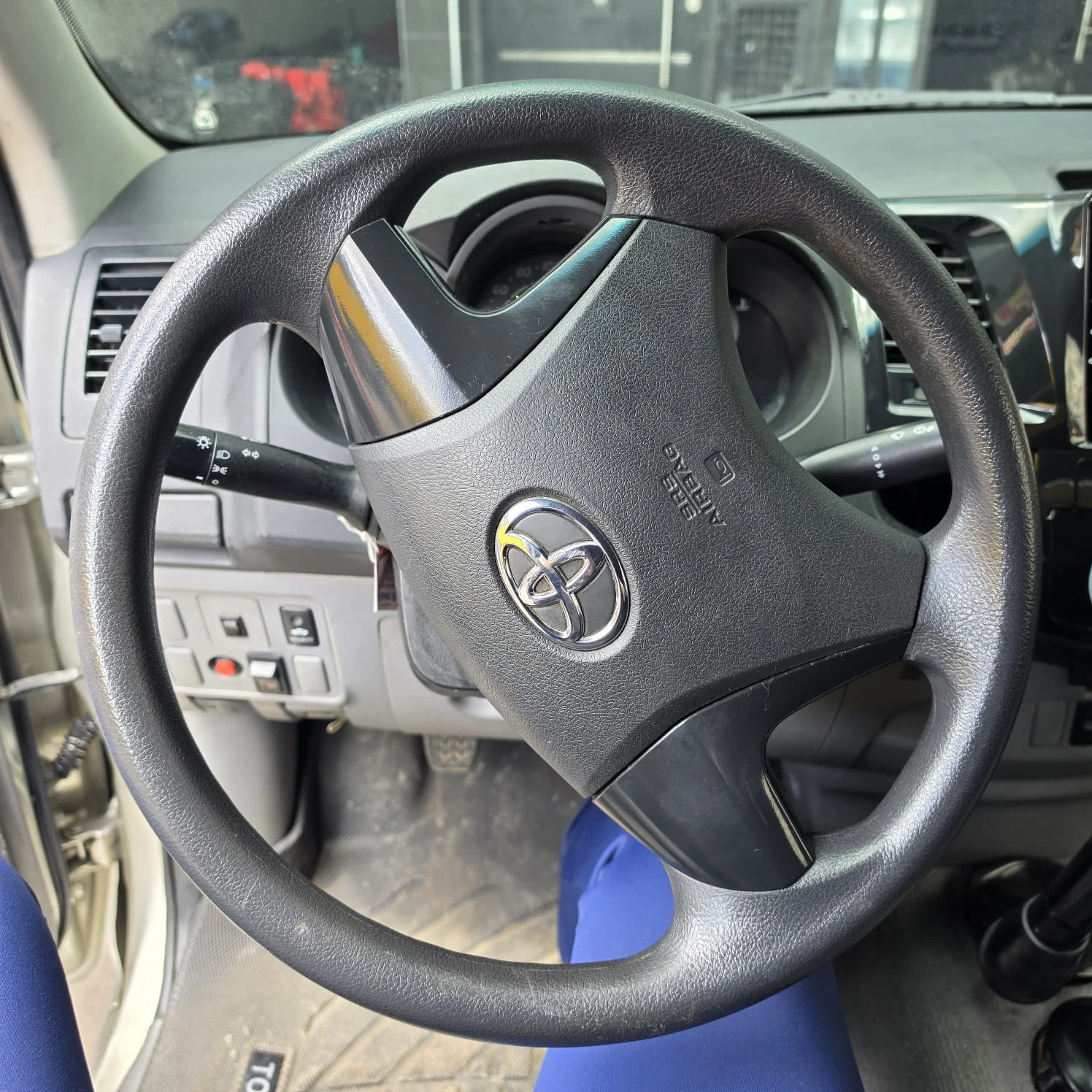 TOYOTA HILUX 2011 2.5 DIÉSEL 4X4 MECÁNICA 5