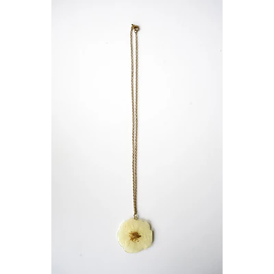 Collar Rosa Blanca