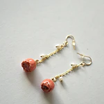 Aros con mini rosas coral