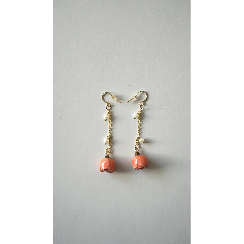 Aros con mini rosas coral