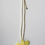 Collar Orquídea Amarilla y Perlas de Río