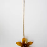 Collar Orquídea Ámbar