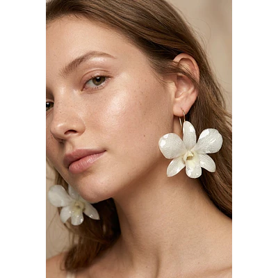 Aros de Orquídea Blanca Natural en Resina | Joyería Botánica Artesanal