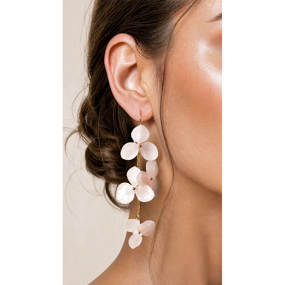 Aros colgantes de hortensias rosa palo- Encapsulados en Resina
