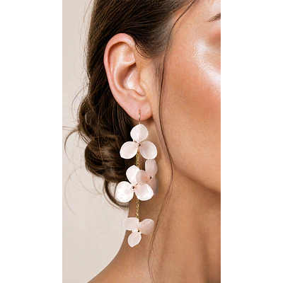 Aros colgantes de hortensias rosa palo- Encapsulados en Resina