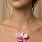 Orquídea Rosada - Collar de Resina con Orquidea Natural
