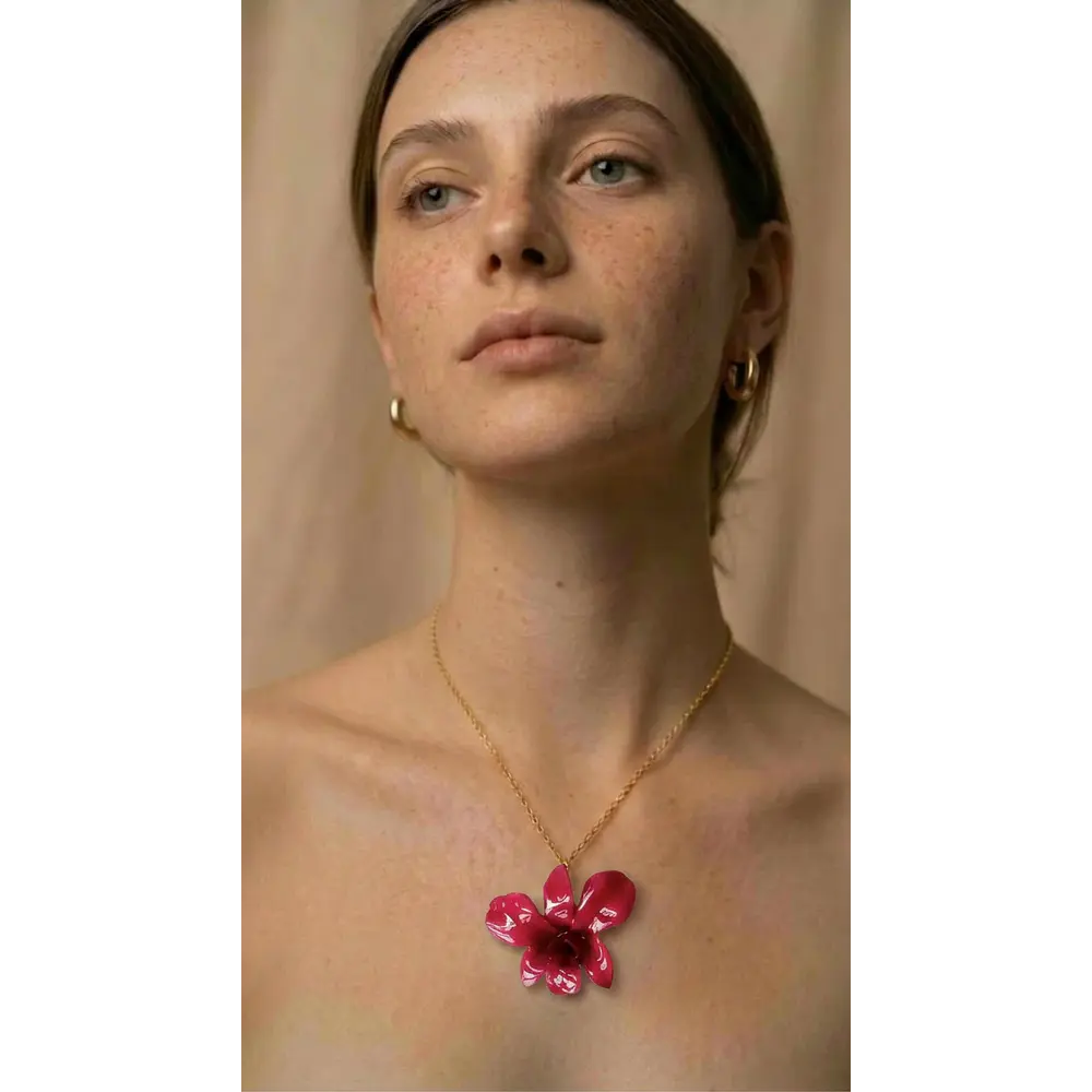 Collar Orquídea Frambuesa Natural - Encapsulada en Resina