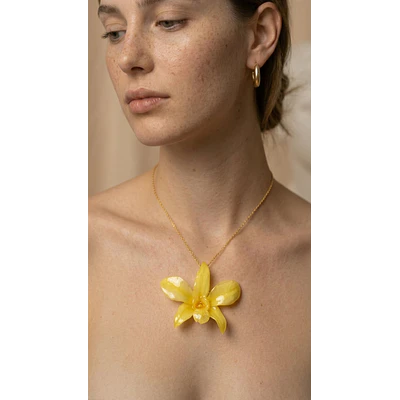 Collar Orquídea Amarilla - Encapsulada en Resina