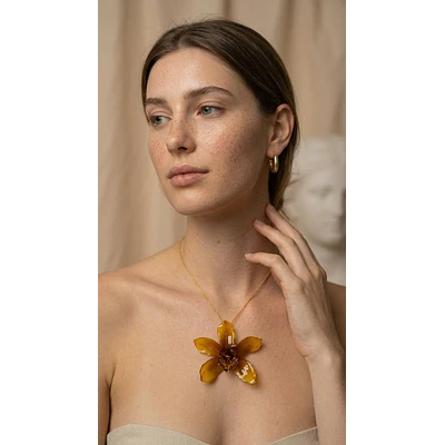 Collar Orquídea Ámbar - Encapsulada en Resina