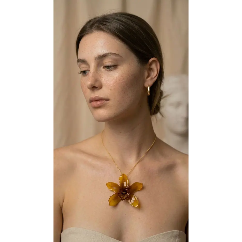 Collar Orquídea Ámbar - Encapsulada en Resina