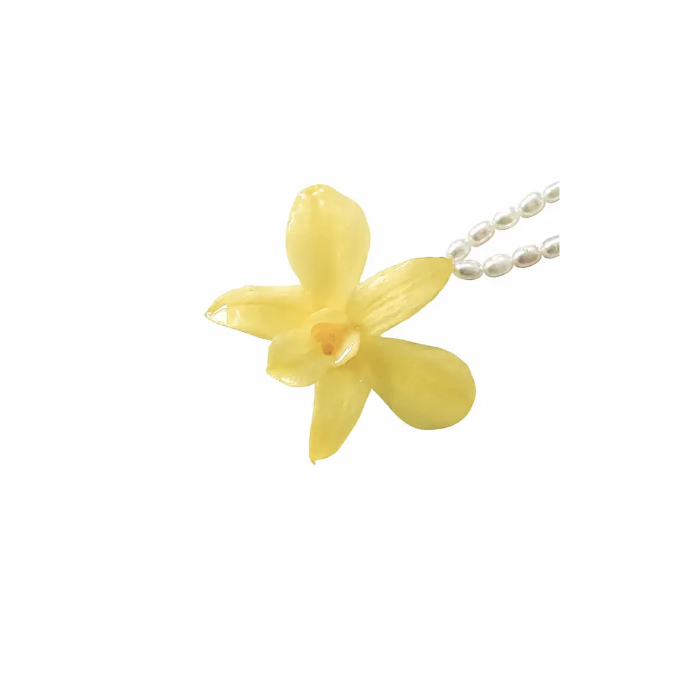 Collar Orquídea Amarilla y Perlas de Río Naturales - Encapsulada en Resina
