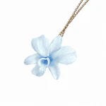 Collar Orquídea Celeste - Encapsulada en Resina