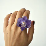 Anillo de Orquídea Morada Natural Preservada  | Cande Art