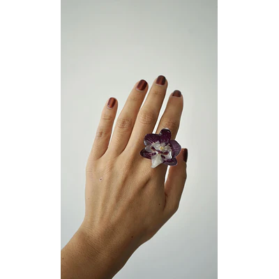 Anillo de Orquídea Morado Oscuro Natural Preservada | Cande Art