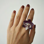 Anillo de Orquídea Morado Oscuro Natural Preservada | Cande Art