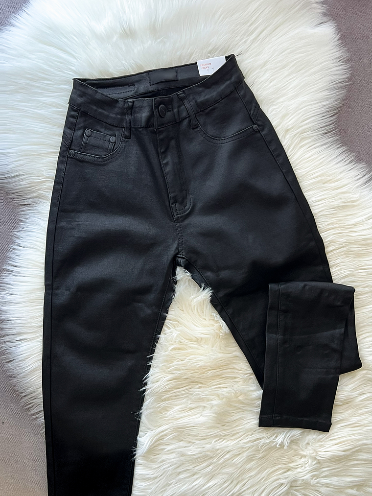 Jeans eco cuero push up 1