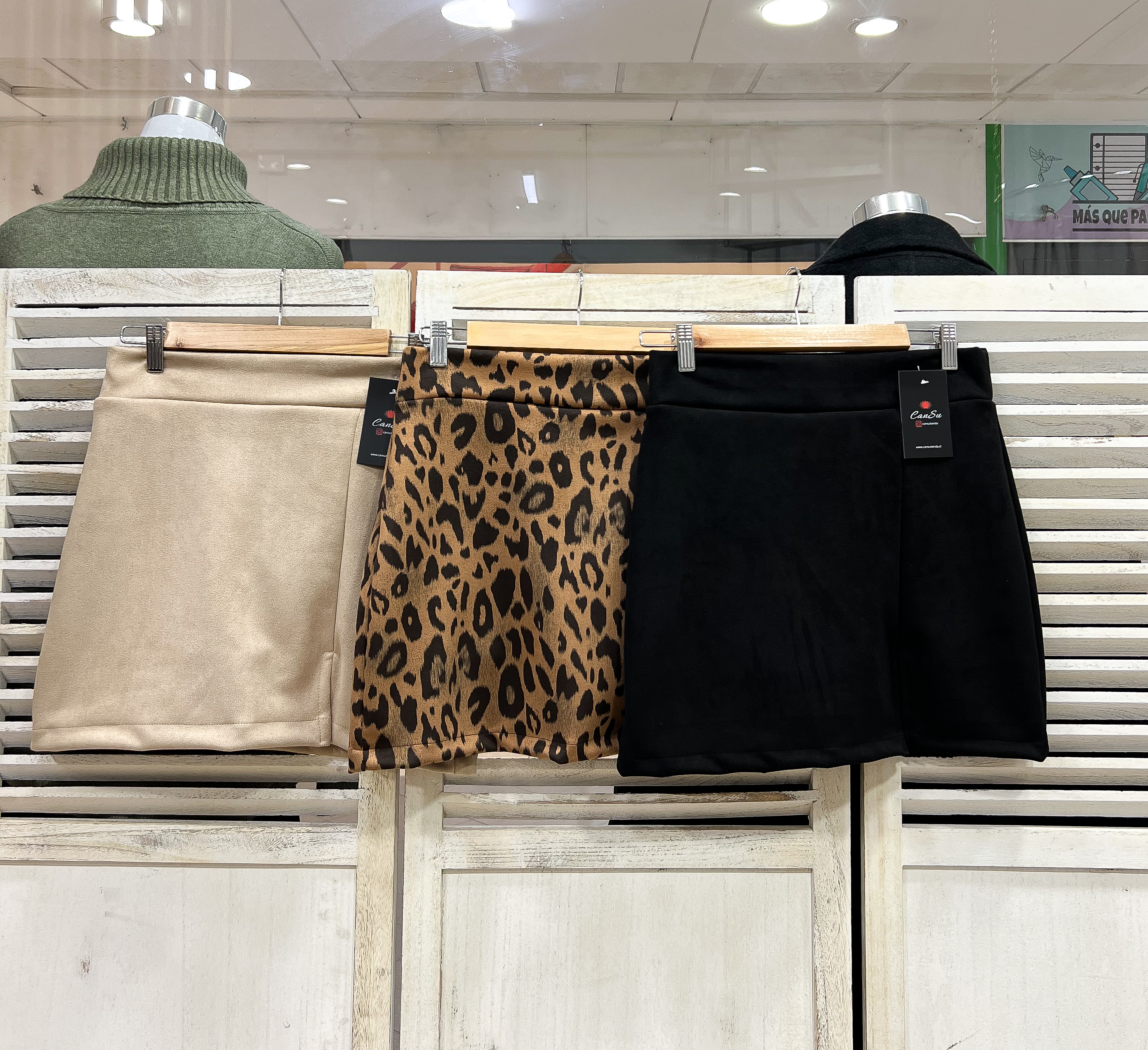 Falda gamuzada con short