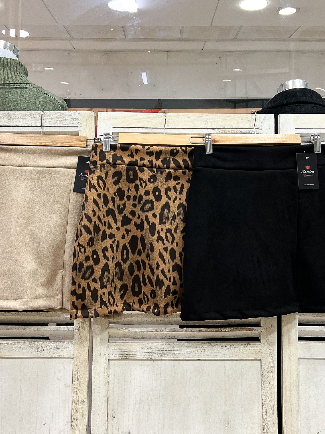 Falda gamuzada con short 1