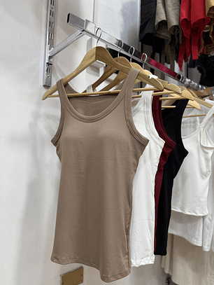 Básica con sostén musculosa