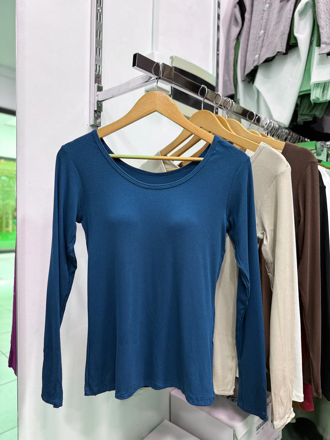 Polera manga larga con sosten 3