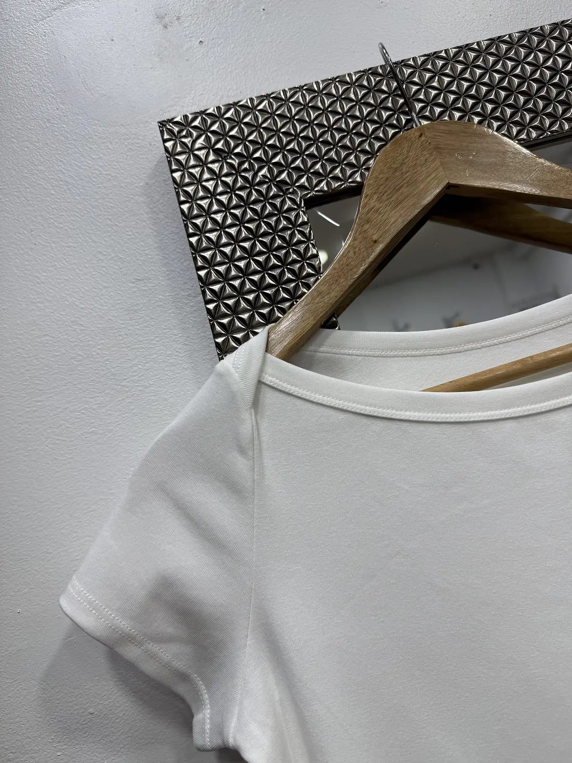 Polera Basic Cuello Bote 2