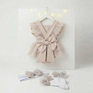 Vestido/Fofo Constança c/tule #Bege com laço Rabo de Peixe #Bege