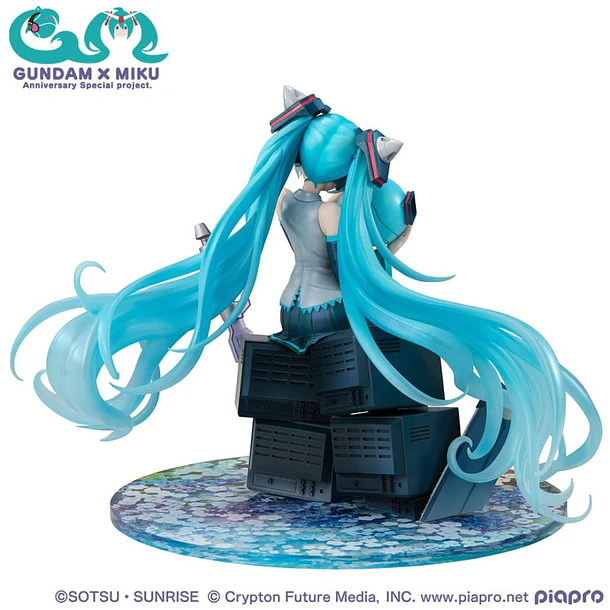 Mobile Suit Gundam x Hatsune Miku Lucrea - Hatsune Miku x OO Gundam 45th Anniversary 3