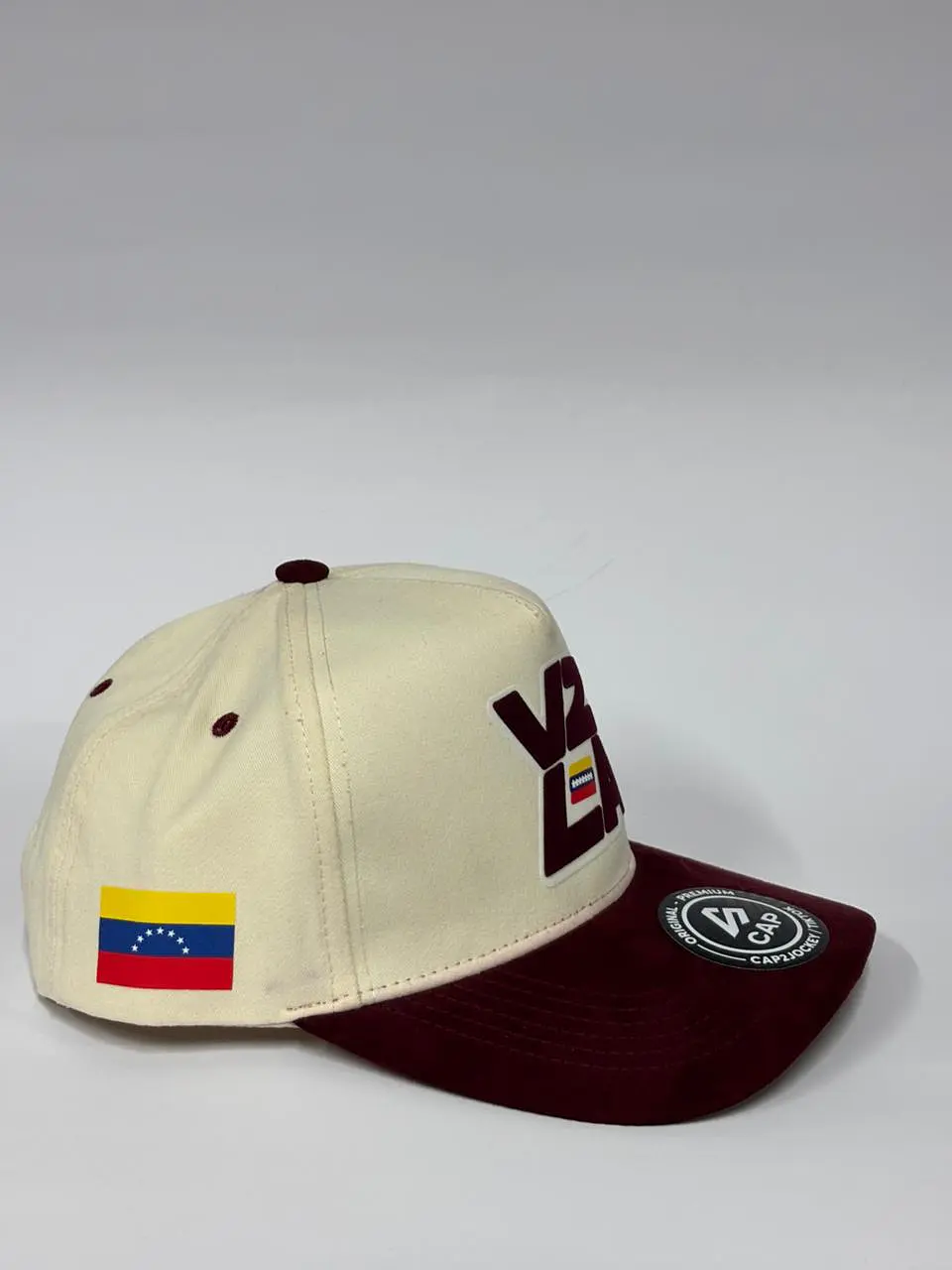 Gorra de lona 5p - Beige x burdeo /  Vzla burdeo tricolor  2