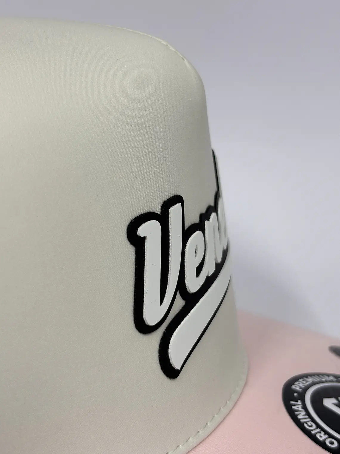 Gorra de lona 5p láser - Blanco x Rosado / Veneka  5