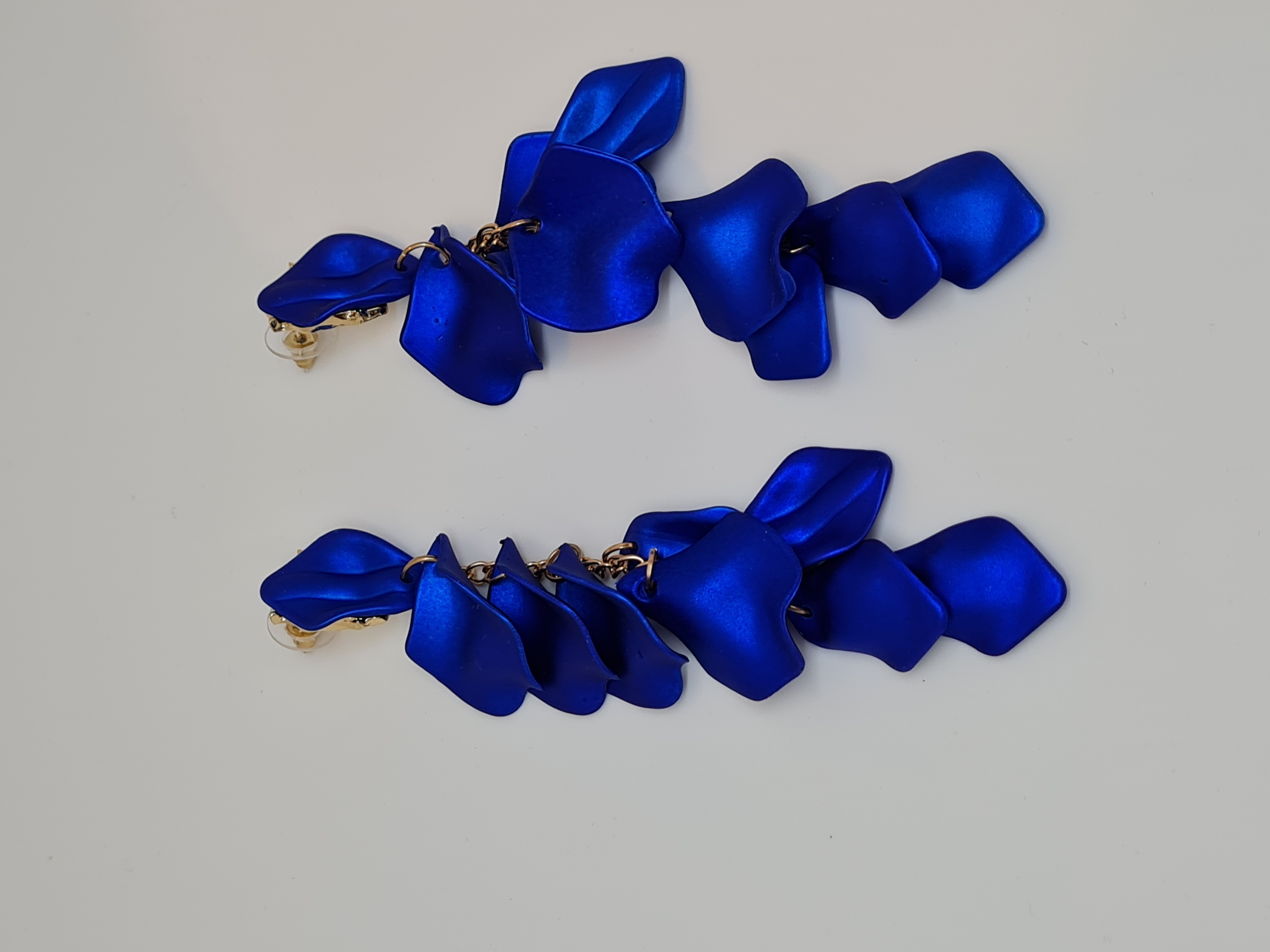 Aros largos pétalos