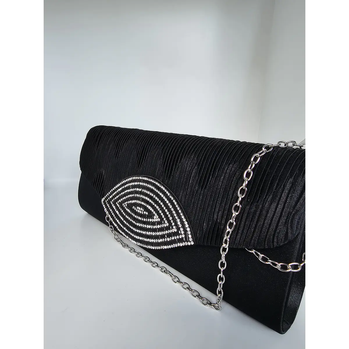 Sobre negro con strass