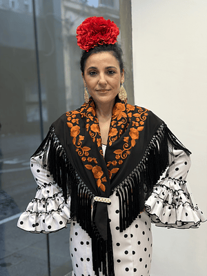 MANTONCILLO NEGRO BORDADO CAZUELA