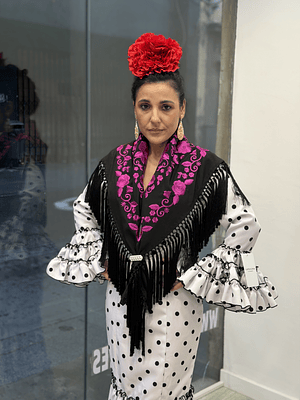 MANTONCILLO NEGRO BORDADO ROSA