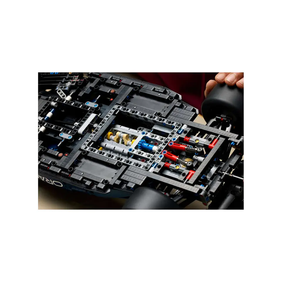 LEGO Technic Oracle Red Bull Racing RB20 F1 Car (42206) 8
