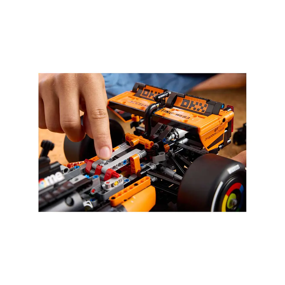 LEGO Technic McLaren MCL39 F1 Car (42228) 3
