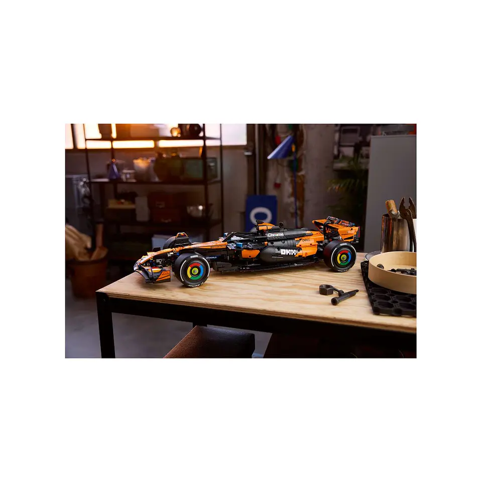 LEGO Technic McLaren MCL39 F1 Car (42228) 11