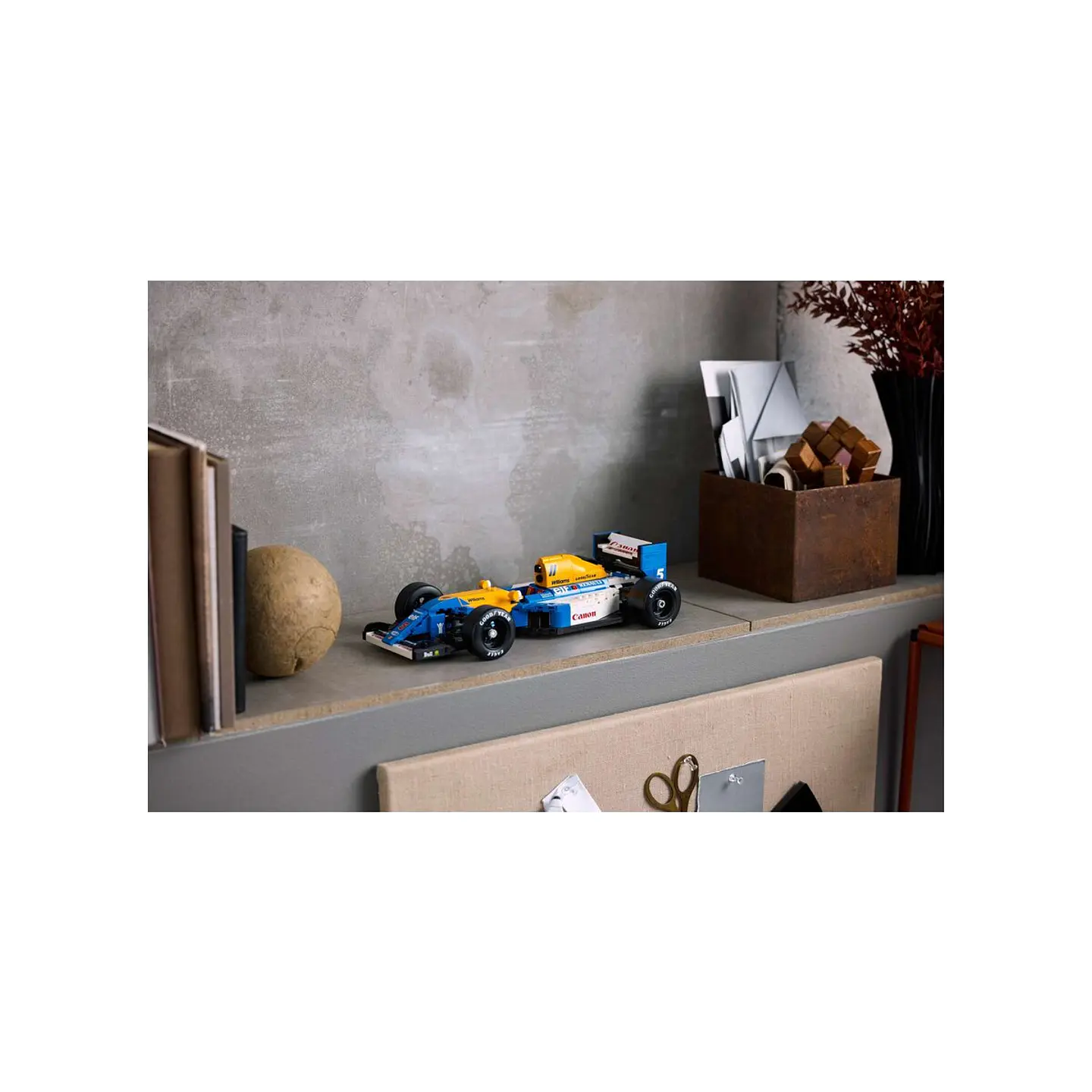 LEGO Icons Williams Racing FW14B & Nigel Mansell (10353) 4