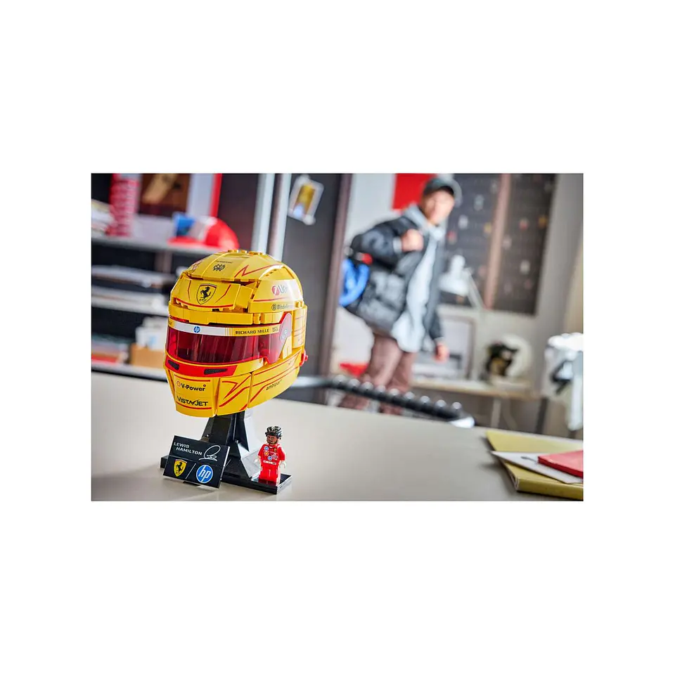 LEGO Scuderia Ferrari HP Lewis Hamilton Helmet (43022) 5