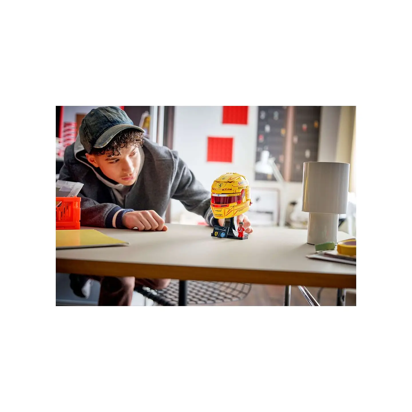 LEGO Scuderia Ferrari HP Lewis Hamilton Helmet (43022) 6