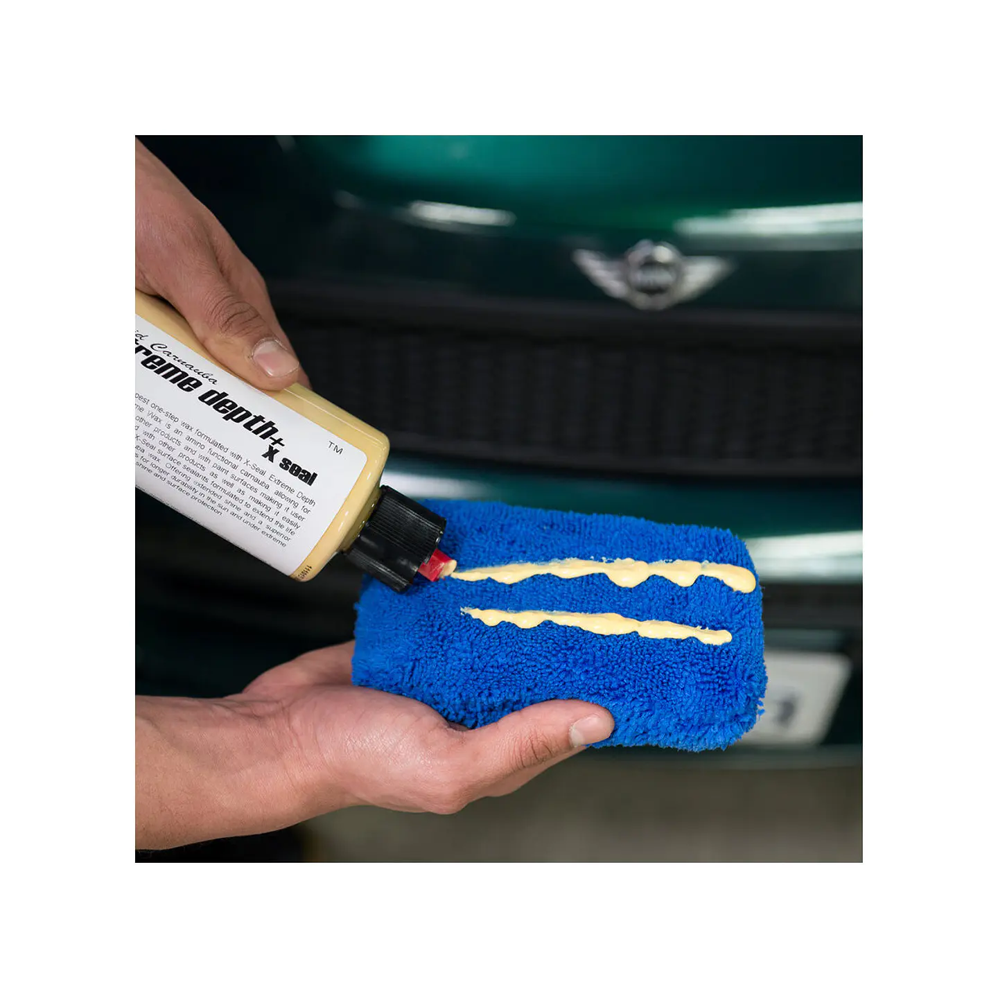 Chemical Guys Premium Grade Workhorse Microfiber Applicator 4