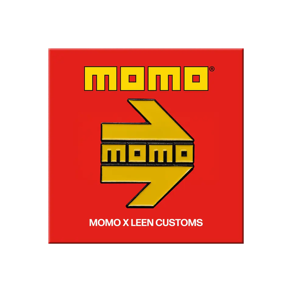 MOMO x Leen Logo Pin de Colección 1